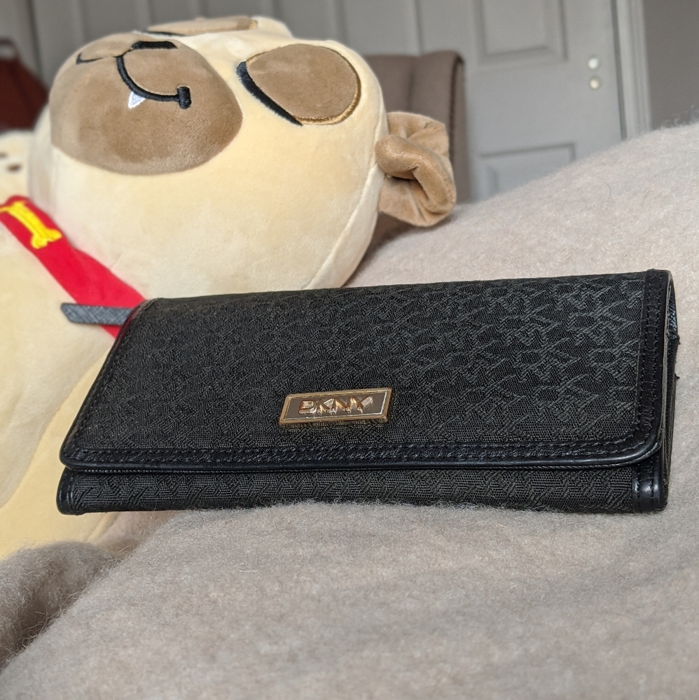 DKNY Wallet